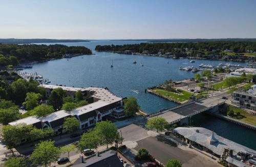 Charlevoix House | 116 Edgewater Inn