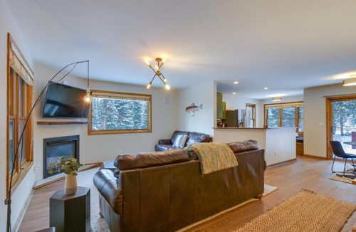 Quandary Village House | 12 Mi to Breckenridge Ski Resort: Cabin w/Hot Tub
