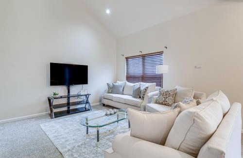 Gateway House | 12 Mi to DIA: Cozy Denver Townhome w/Fireplace!