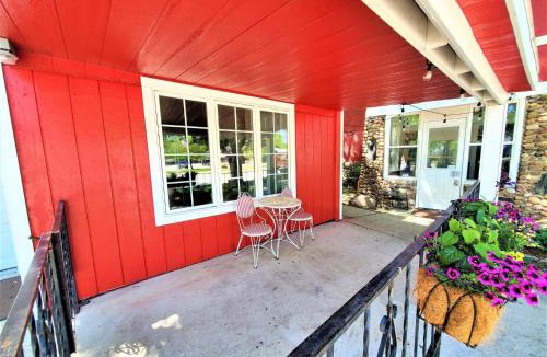Arnolds Park Apartment | 127 Hwy 71 AT Bunk House
