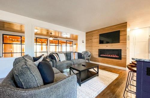 Central Colorado Springs House | 1625 E Cache La Poudre