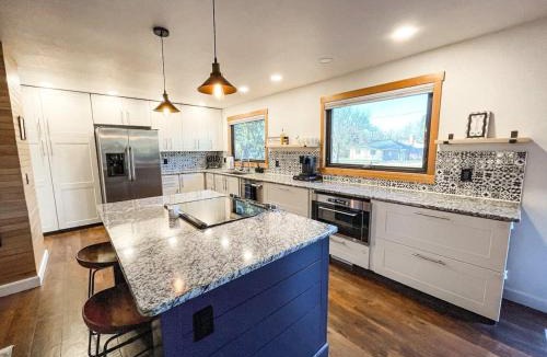 Central Colorado Springs House | 1625 E Cache La Poudre
