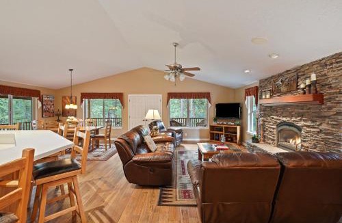 River Forest Acres House | 164 Jillian - Private peaceful retreat