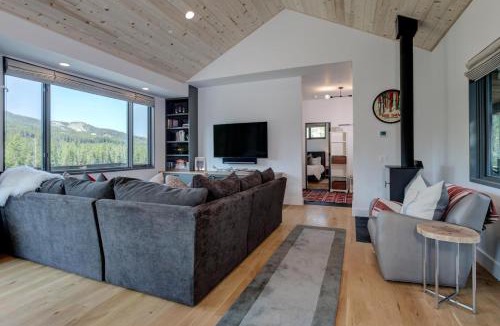 Big Sky House | 17 Lake Cabin