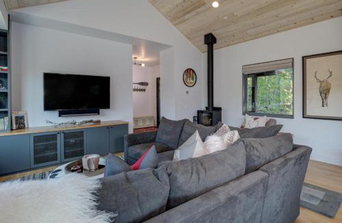 Big Sky House | 17 Lake Cabin