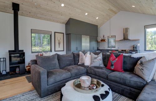 Big Sky House | 17 Lake Cabin