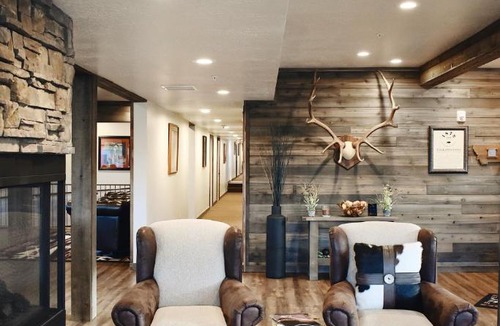 West Yellowstone Hotel | 1872 Inn - Adults Exclusive
