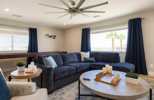 Lake Havasu City Villa | 18x60 Boat Pad Game Room-Lake View Villa-Hot Tub