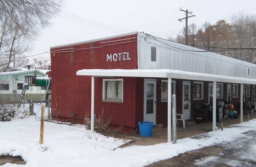 Coalville House | 1960's roadside motel in mountain country, Summit County, Utah near Park City