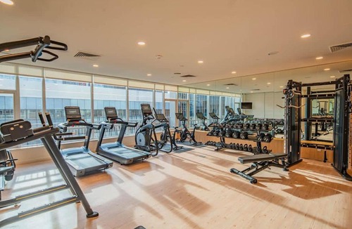 Downtown Phoenix Apartment | 1BR Modern Apartment in DT HighRise with Gym, Parking, Pool and W-D