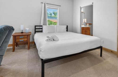 Fort Collins Apartment | 1BR Mountain View Studio Retreat Near Fort Collins
