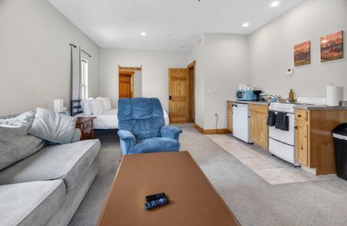 Fort Collins Apartment | 1BR Mountain View Studio Retreat Near Fort Collins