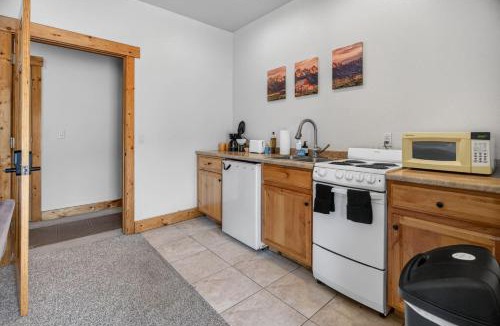 Fort Collins Apartment | 1BR Mountain View Studio with Fireplace Deck Views