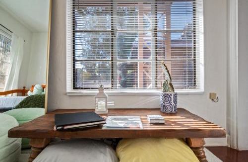 Blenman-Elm House | 1BR Near UofA, Work Desk, Gem Show Friendly