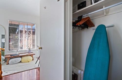 Blenman-Elm House | 1BR Near UofA, Work Desk, Gem Show Friendly
