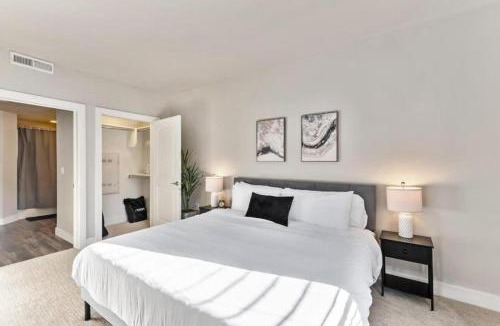 Downtown Salt Lake City Apartment | 1min Delta - Salt Palace - King Bed - Gym - Parking
