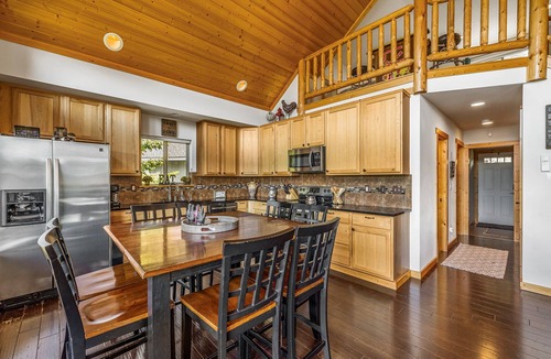 Ronald House | 1PM In/Out + Pool Access | Scenic Mountain Cabin Built for More Family Time