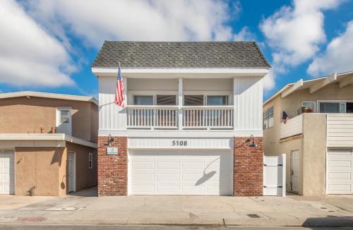 Santa Ana Heights House | 2 Bed 2 Bath Jacuzzi Home with Parking on 51st St