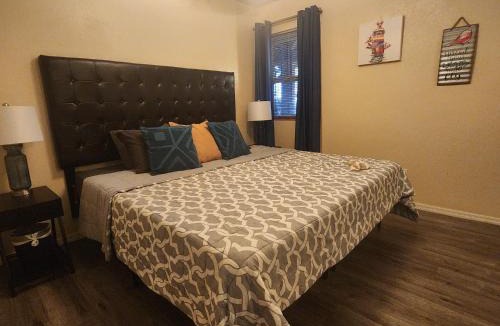 Keeling Apartment | 2-bed condo, cook-ready kitchen, and laundry, 5-8 minutes from University of Arizona and downtown Tucson