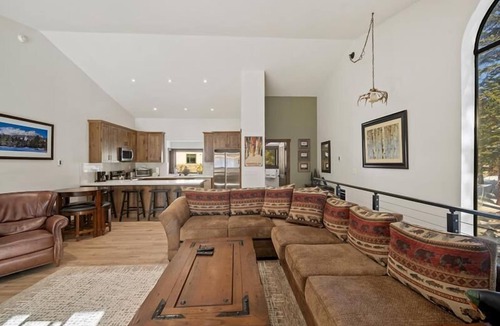 Mammoth Lakes House | 2 Bedroom 3 Bath Condo with Western Charm near The Village