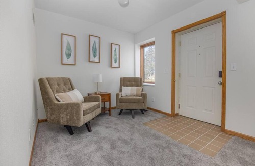 Des Moines Apartment | 2 Bedroom Apt with Free Parking in Downtown DSM