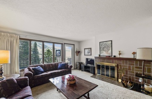 Dillon Condo | 2 bedroom Condo overlooking Lake Dillon CC43
