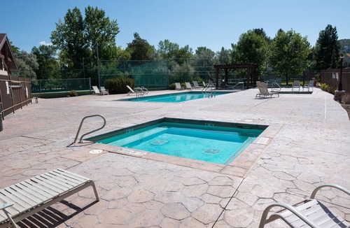 Ogden Condo | 2 Bedroom Vacation Rental in Huntsville, Utah - Snowbasin Lodging LS86