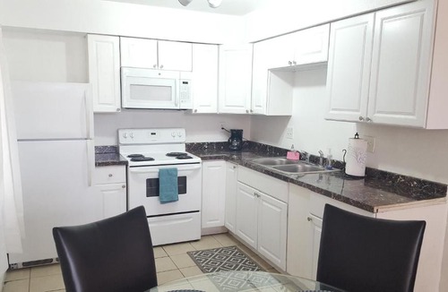 Winchester Apartment | 2 bedrooms, 8 min. to the strip