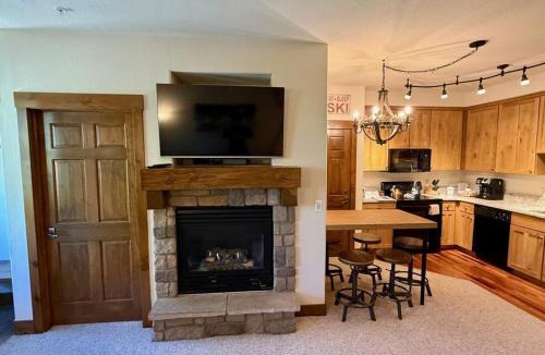 Granby Apartment | 2 BR Basecamp Bliss at Kicking Horse Near Ski Hill