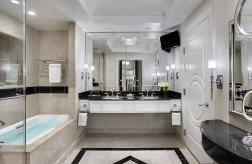Las Vegas Hotel | 2 Connecting Suites at a 5⭐️ Hotel