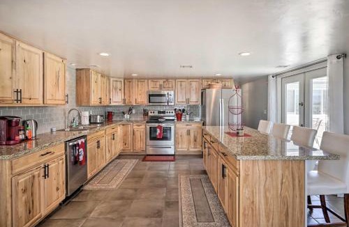 Lake Havasu City House | 2 Mi to Lake Havasu State Park: Home w/Pool!
