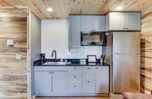 Browns Valley House | 2 Mi to Lake Traverse: Dog-Friendly Getaway