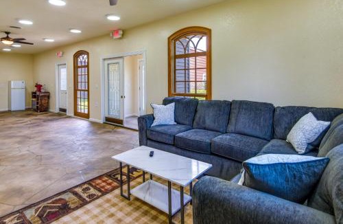 Newton Apartment | 2 Mi to Main St: Newton Guest House