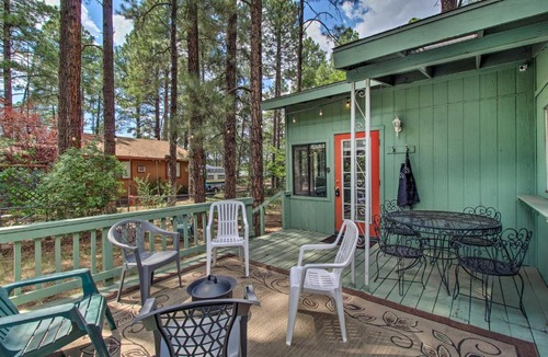 Pinetop-Lakeside House | 2 Mi to Rainbow Lake: Woodsy Retreat w/Deck!