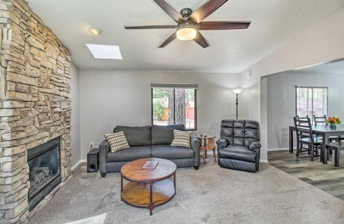 Pinetop-Lakeside House | 2 Mi to Rainbow Lake: Woodsy Retreat w/Deck!