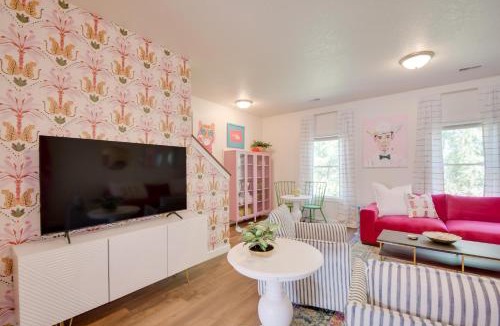Bettendorf House | 2 Mi to TBK Bank Sports Complex: Townhome w/Patio