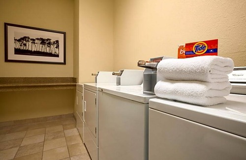 Barrio Hollywood Hotel | 2-Star Hotel ∙ Country Inn & Suites by Radisson, Tucson City Center, AZ