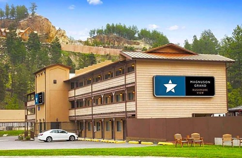 Keystone Hotel | 2-Star Hotel ∙ Magnuson Grand Rushmore View