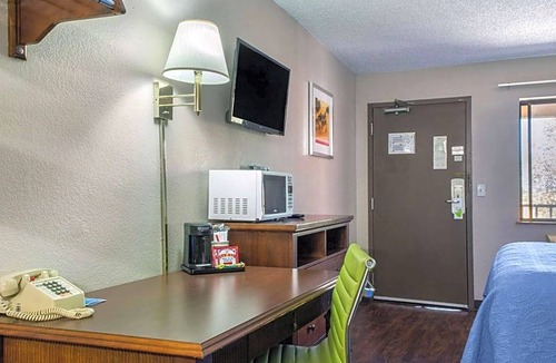 Sierra Vista Hotel | 2-Star Hotel ∙ Rodeway Inn near Ft Huachuca