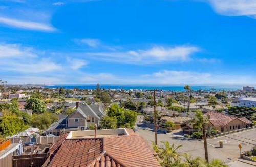 Ventura House | 20% Off June Pacific Combo WOcean View Patio