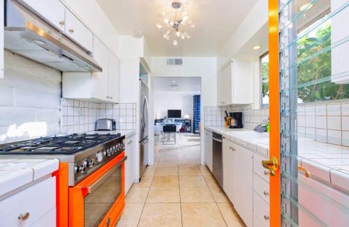 Uptown Design District Apartment | 20% Off May 14-17 Amazing Reviews WPool Hot Tub