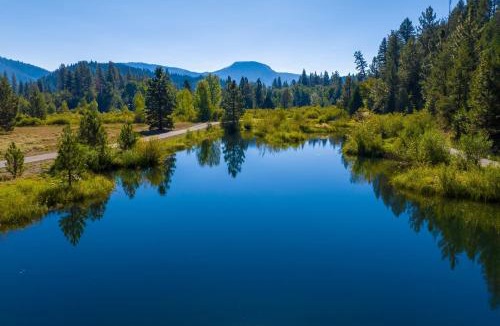 Sloat House | 200 Acres, River Access: 'Feather House' in NorCal