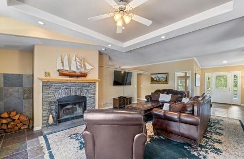 Sloat House | 200 Acres, River Access: 'Feather House' in NorCal
