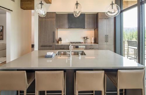 Big Sky Apartment | 202 LakeLodge
