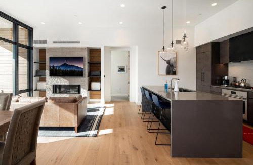 Big Sky Apartment | 204 LakeLodge