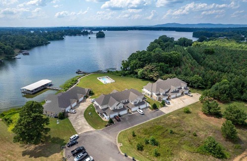 Hot Springs House | 20min to Hot Springs - Oaklawn - Lakefront - Kayaks