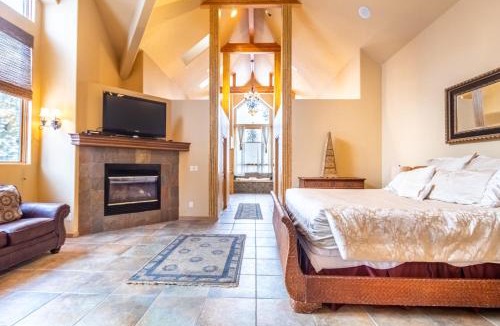 Frisco House | 213 County Road 1041 : 3 600