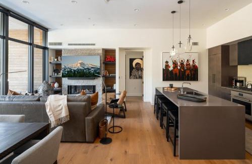 Big Sky Apartment | 215 LakeLodge