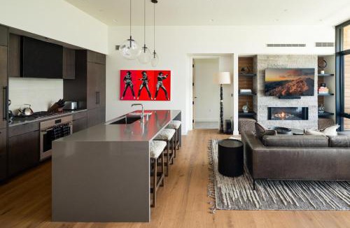 Big Sky Apartment | 225 LakeLodge
