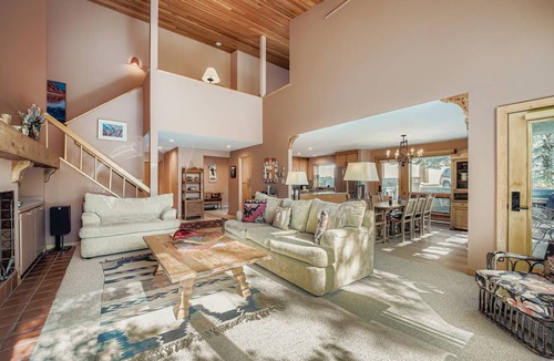 Vail House | 242 m² House ∙ 3 bedrooms ∙ 6 guests